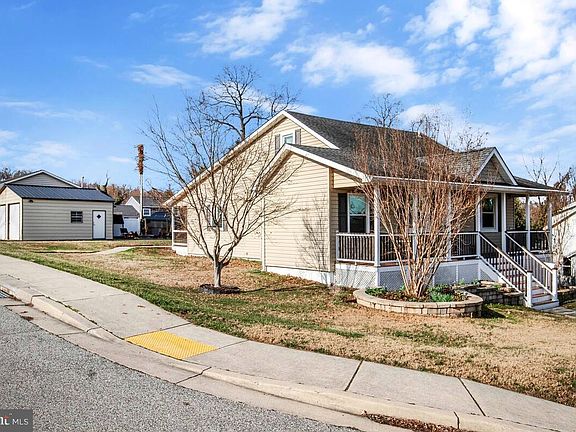 4th image of 201 Charles Rd