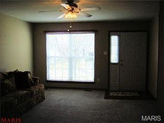 3rd image of 3211 Country Hollow Dr