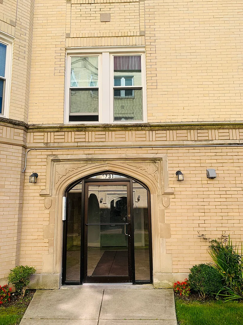 2 bed, 1000 sqft, $1,900 — Photo 3