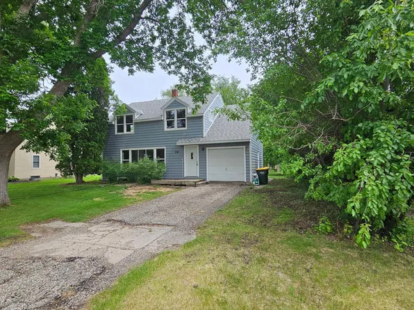 221 2nd St NE, Pennock, MN 56279
