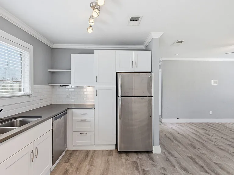1103 Booker Ave #B — Photo 5
