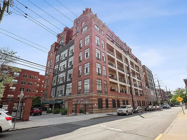 205 10th St #9R — Photo 15