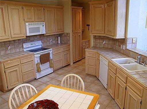 4th image of 8122 Etienne Dr