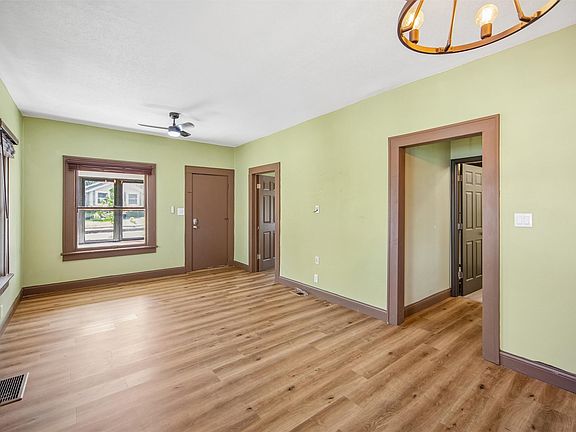 5th image of 3220 SW 13th St