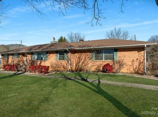 5 Meadowlark Rd, Asheville, NC 28805