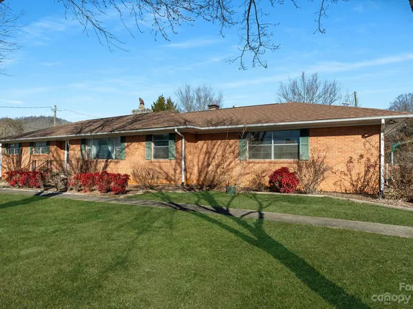 5 Meadowlark Rd, Asheville, NC 28805