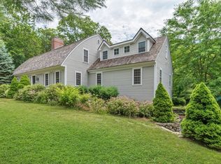 8 Turtleback Rd, Essex, MA 01929