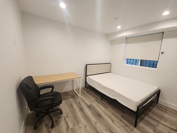 5th image of 3737 S Catalina St #1