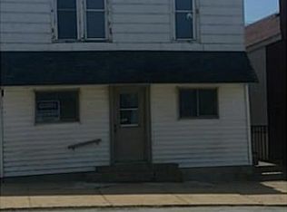 109 E Main St, Coggon, IA 52218