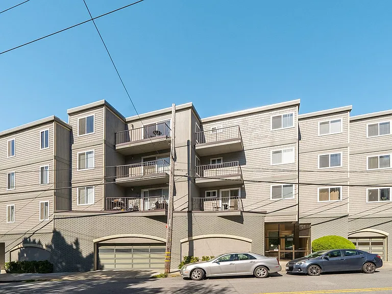 545 Burnett Avenue — Photo 1