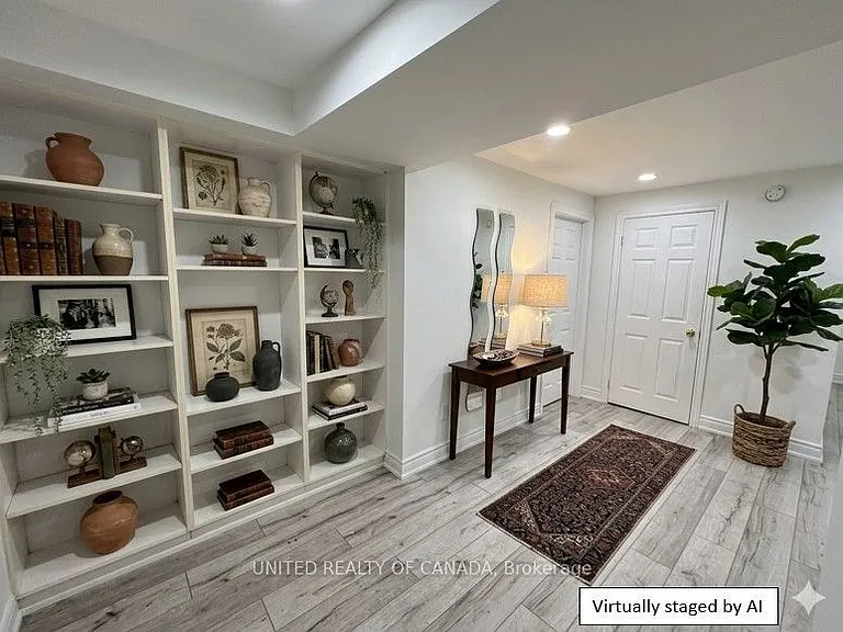 8 Hearthstone Cres #BASEMENT — Photo 3