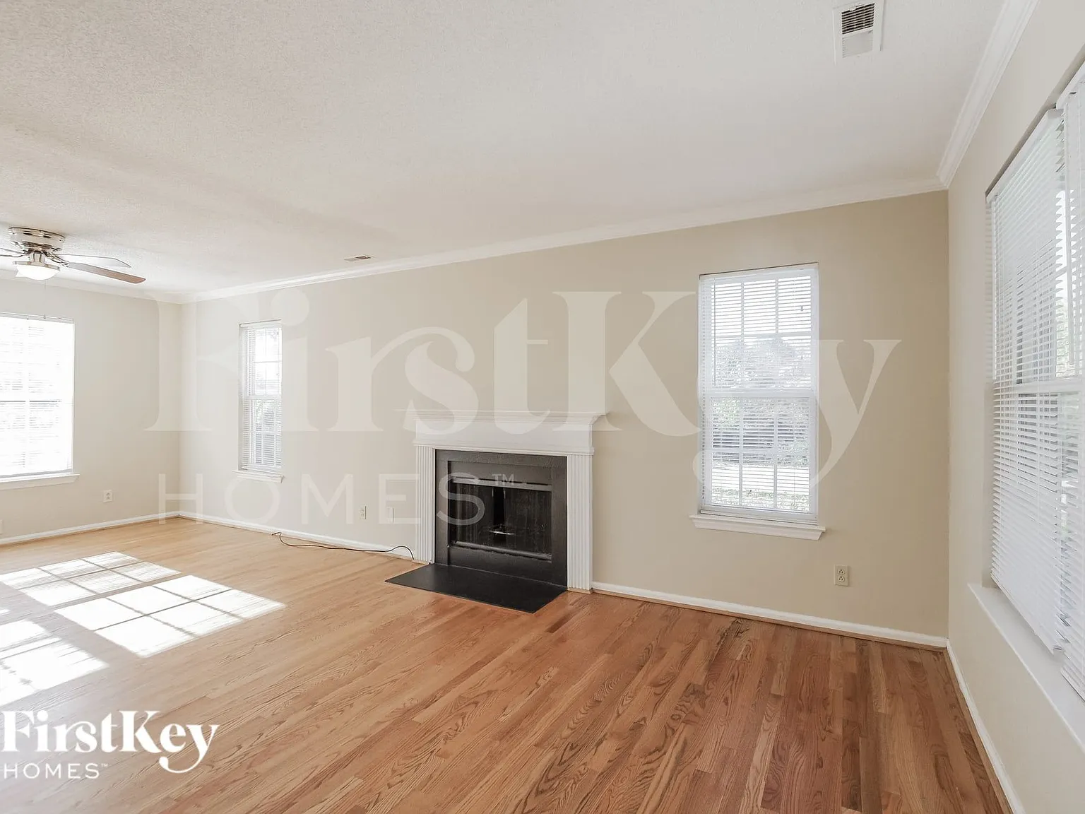 3 bed, 2.5 bath, 1720 sqft, $1,770 — Photo 2