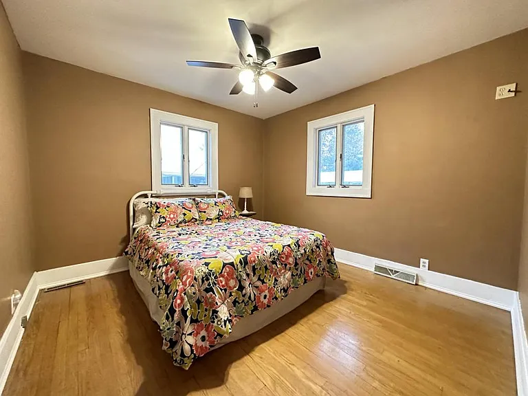 1020 Florence Ave — Photo 13