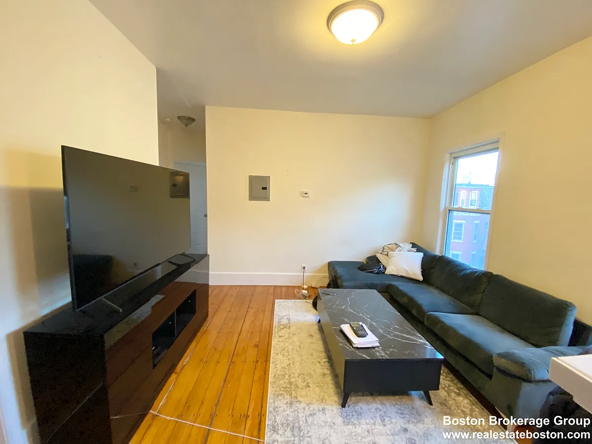 Building Photo - 52 Delle Ave #3