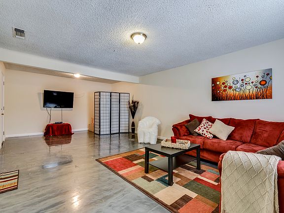 4th image of 5500 Darlington Ln