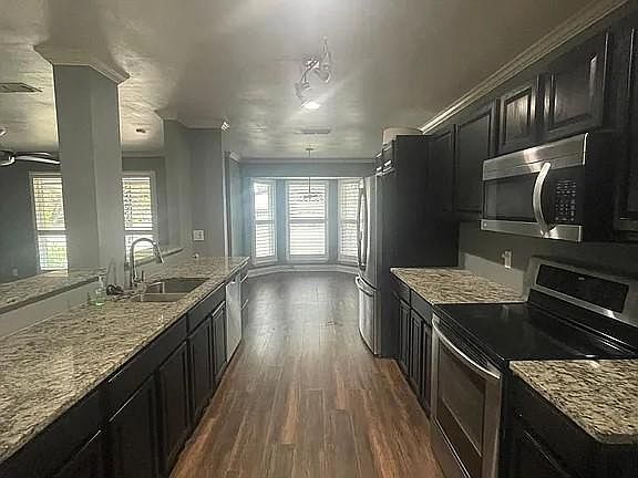 5th image of 9802 Greentree Dr