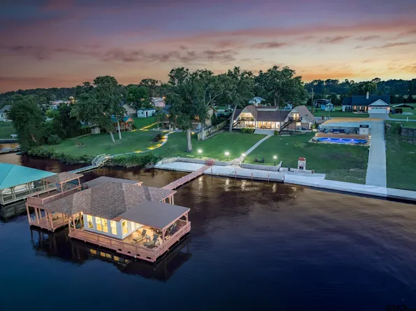 22551 Pine St, Frankston, TX 75763