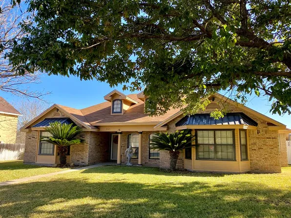 2125 Hackberry St, Uvalde, TX 78801