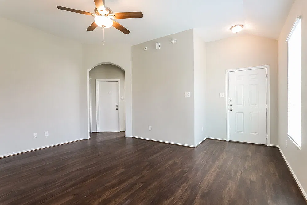 3 bed, 2.0 bath, 1365 sqft, $1,975 — Photo 4