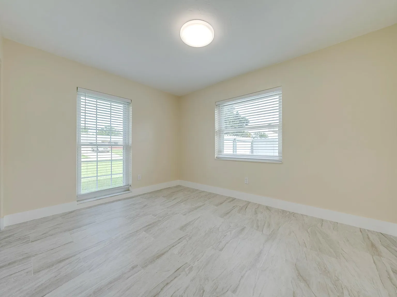 3 bed, 1400 sqft, $2,100 — Photo 2