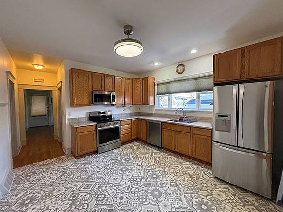 2nd image of 527 Alexander St