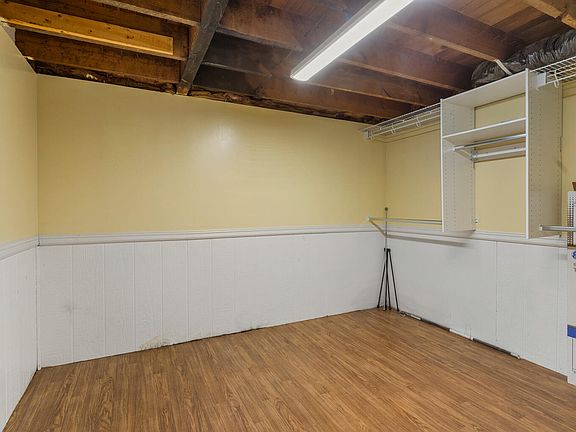5th image of 216 E High St