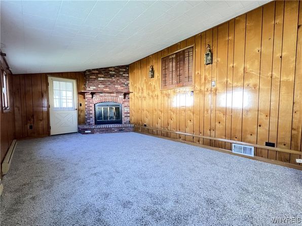 79 Quarry Hill Est, Akron, NY 14001