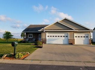 285 6th Ave SE, Plainview, MN 55964