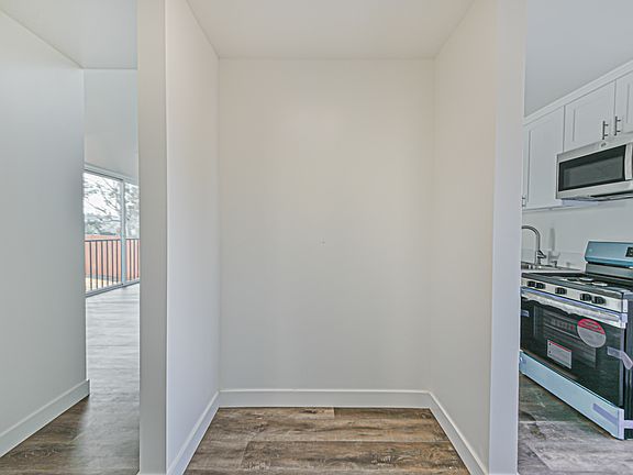 5th image of 2133 Cove Ave #2134-1/2