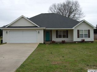 43 Bradford Ct, Rogersville, AL 35652