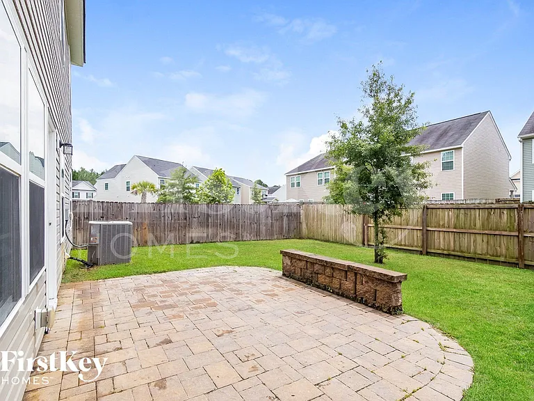 165 Longford Dr — Photo 15