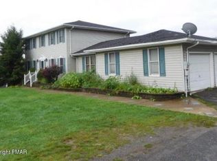 151 Countryside Dr, Brodheadsville, PA 18322