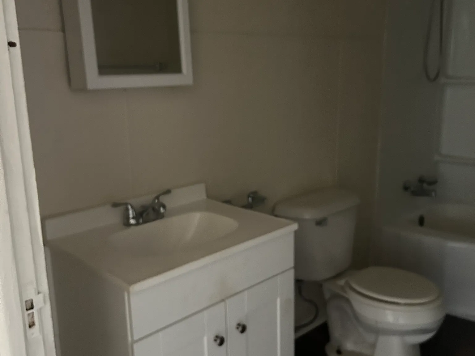 2 bed, 2000 sqft, $1,100 — Photo 3