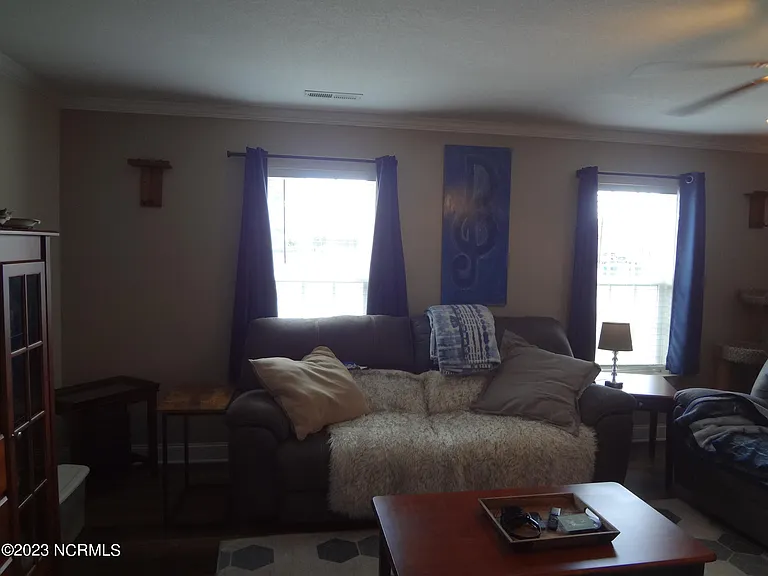 205 S Pointe Dr #B — Photo 15