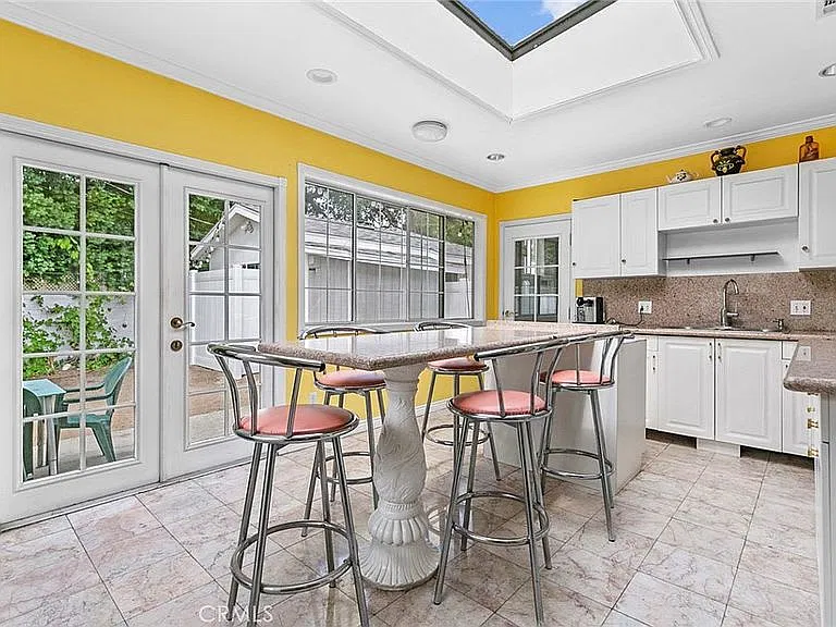 3 bed, $2,000 — Photo 4