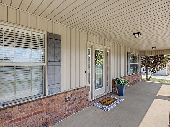 3rd image of 2395 Barberee Dr