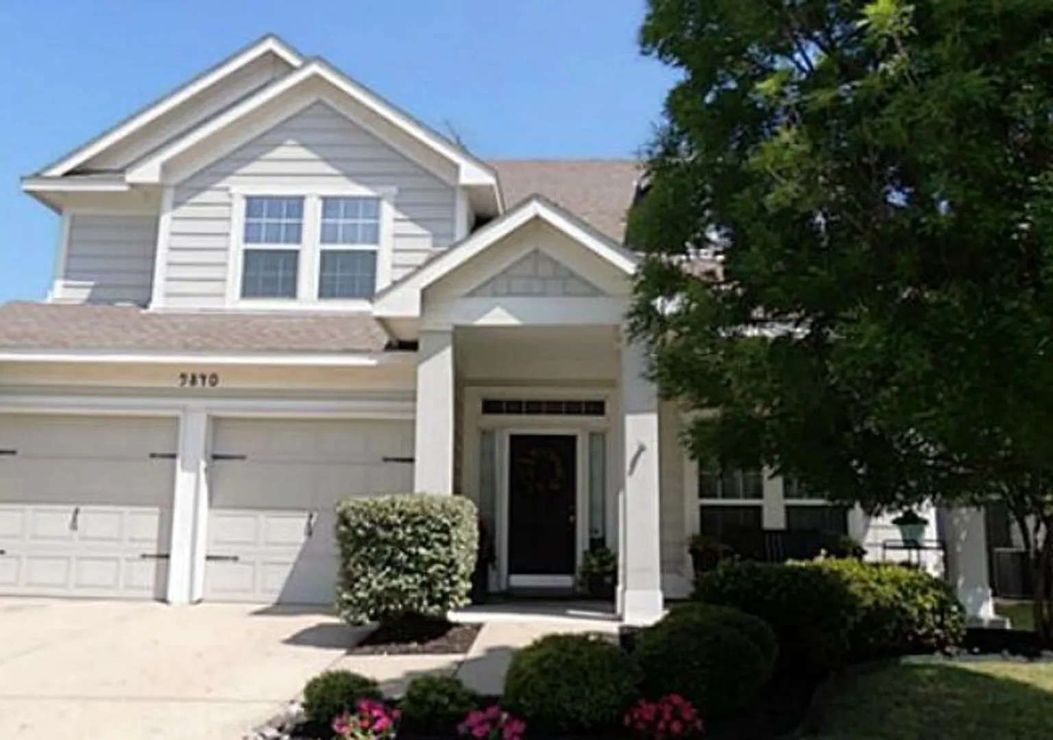 Charming 4-Bedroom, 2.5-Bathroom Home - Available Now — Photo 1