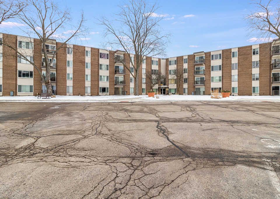 1st image of 140 W Wood St Unit 232