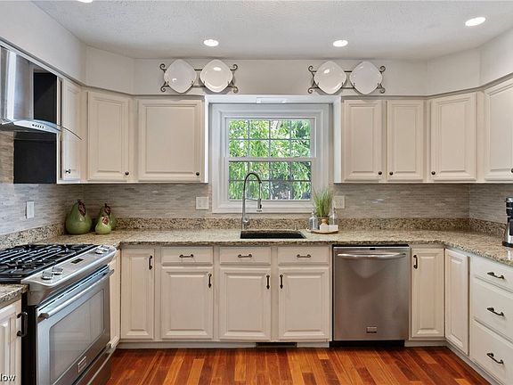 5th image of 17145 Northbrook Trl