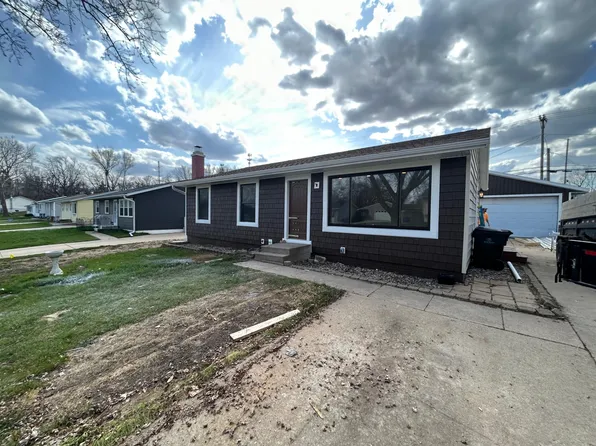 1644 Elaine Dr NW, Cedar Rapids, IA 52405