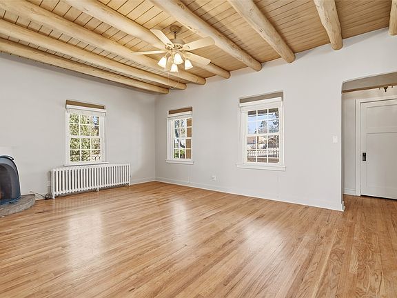 4th image of 900 Gildersleeve St