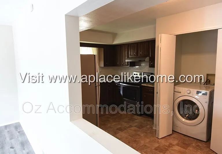 1428 NW 64th Ter — Photo 10