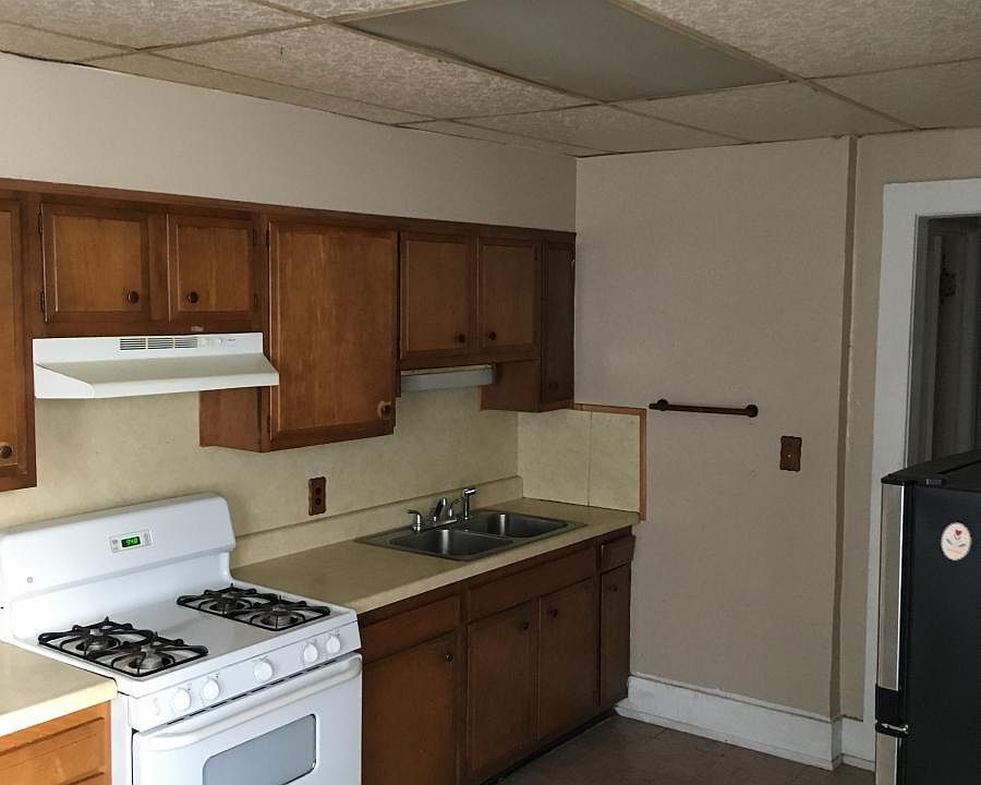 1st image of 76 1/2 Vineyard Ave