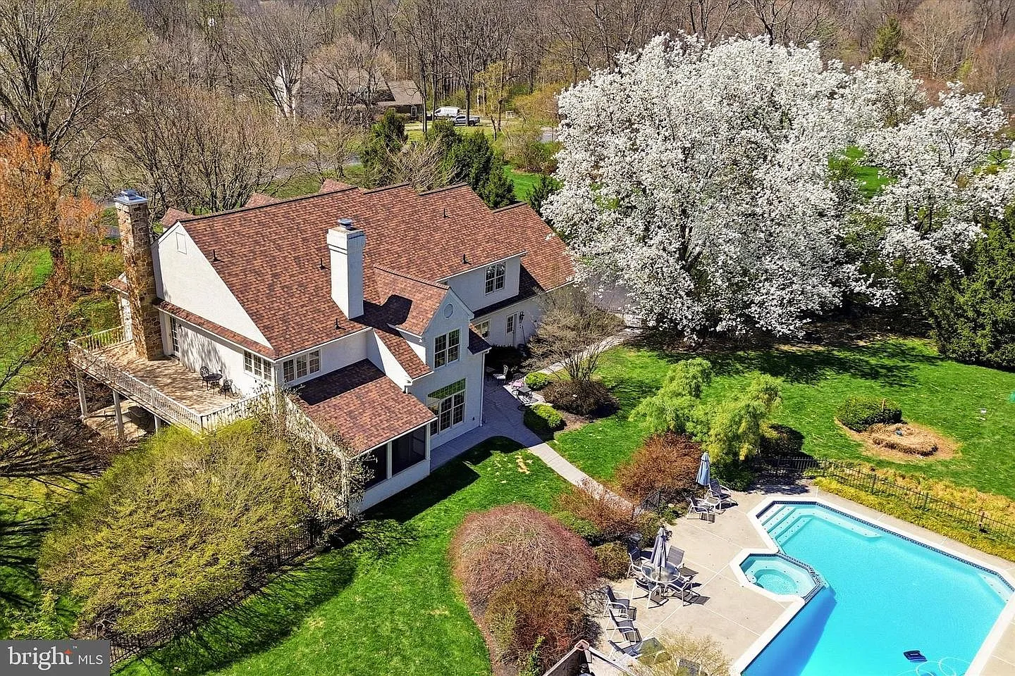 50 Howson Ln photo 1