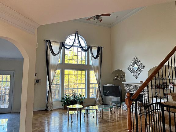 4th image of 821 Legacy Woods Dr