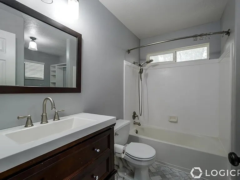 376 W Concord Pl — Photo 14