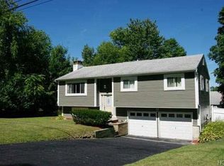 30 Ricky Ln, Poughkeepsie, NY 12601