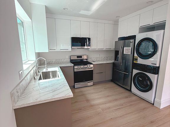 4th image of 4153 W 172nd St