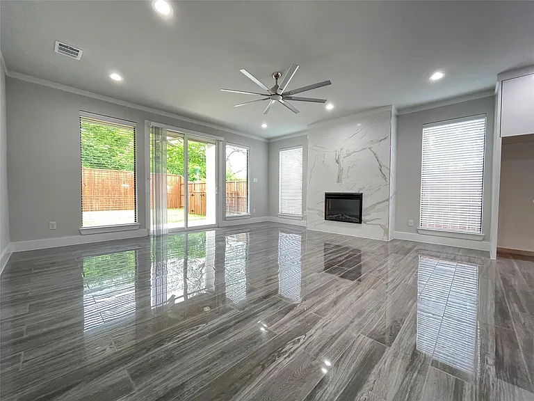 2417 N Winnetka Ave — Photo 5