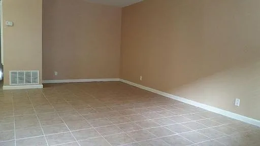 Woodlawn Apartments — Photo 4